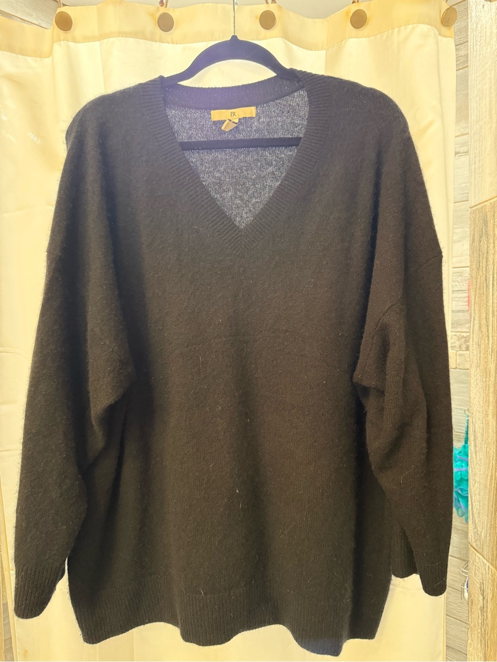 Banana Republic Women's 100% Cashmere V-Neck Sweater in Black